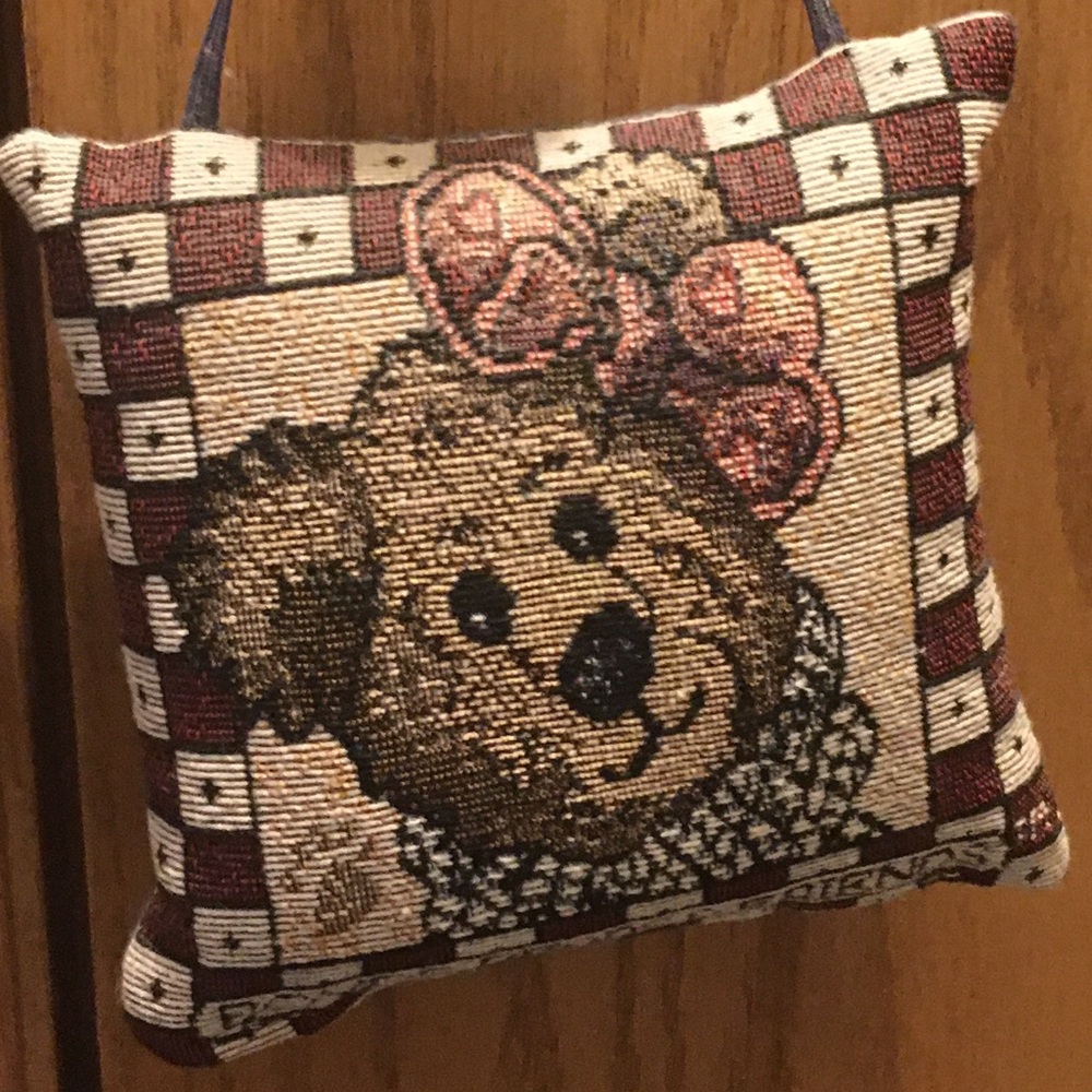 Boyd’s Bear home door hanger. Approximately 5”x5”